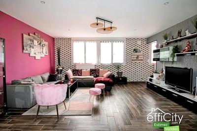 Maison - 220 m² - 8 pièces