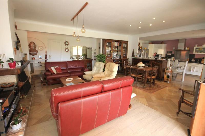 Maison - 196 m² - 6 pièces