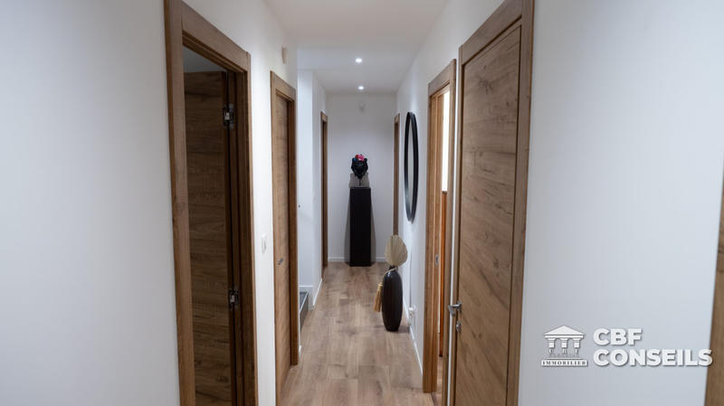 Maison contemporaine - 247 m² - 7 pièces