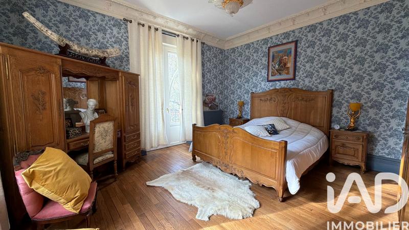 Château - 352 m² - 7 pièces