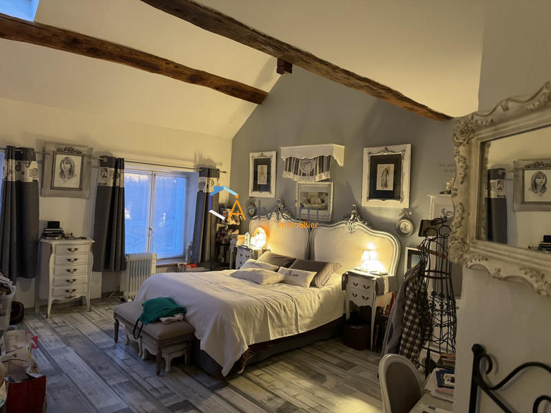 Maison - 240 m² - 8 pièces