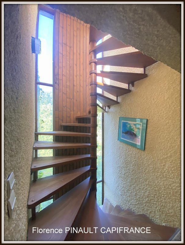 Maison - 225 m² - 8 pièces