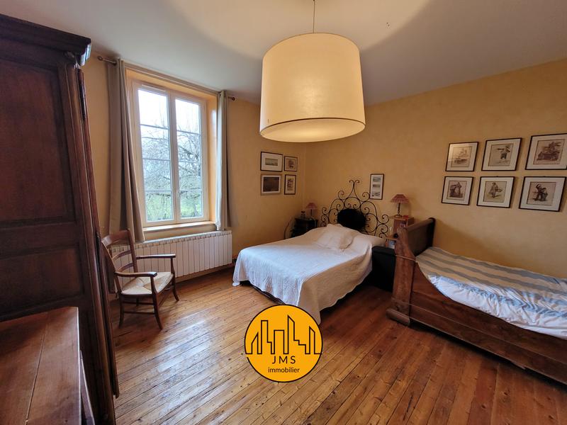 Maison - 275 m² - 11 pièces