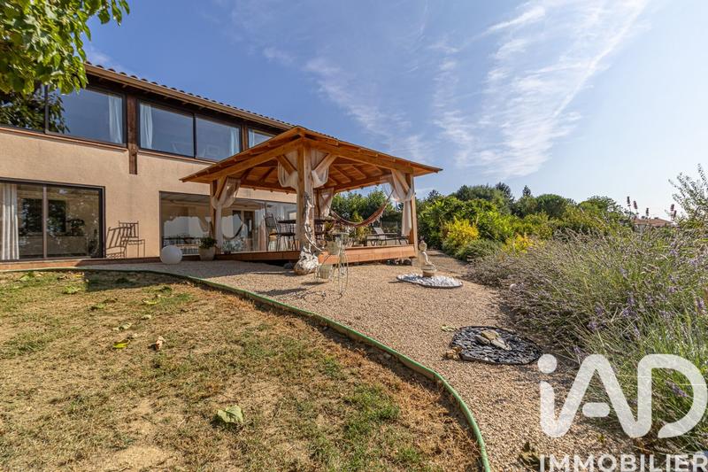 Maison - 220 m² - 5 pièces