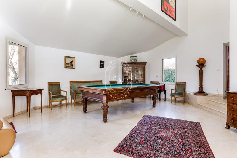 Maison - 346 m² - 10 pièces