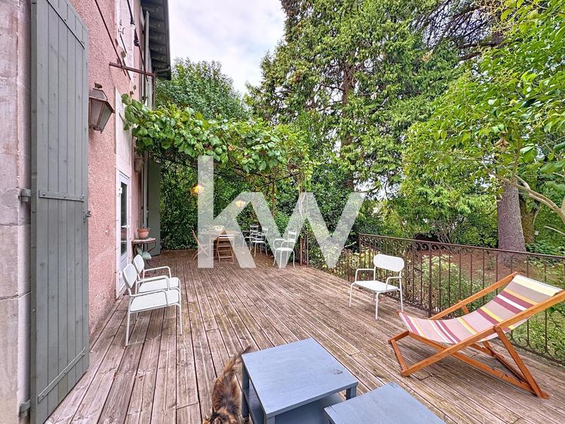 Maison - 205 m² - 7 pièces