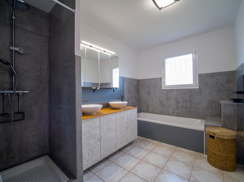 Maison - 218 m² - 7 pièces