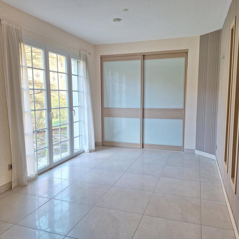 Maison - 233 m² - 8 pièces