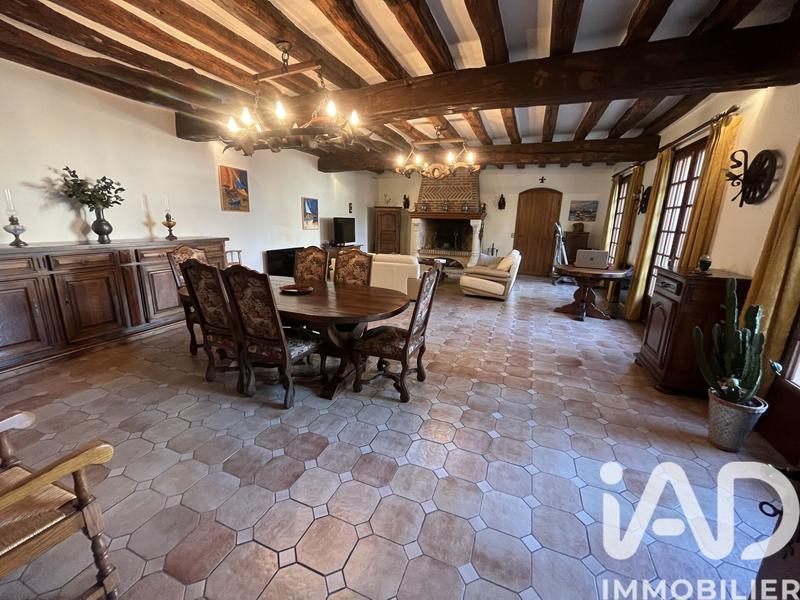 Maison - 255 m² - 8 pièces