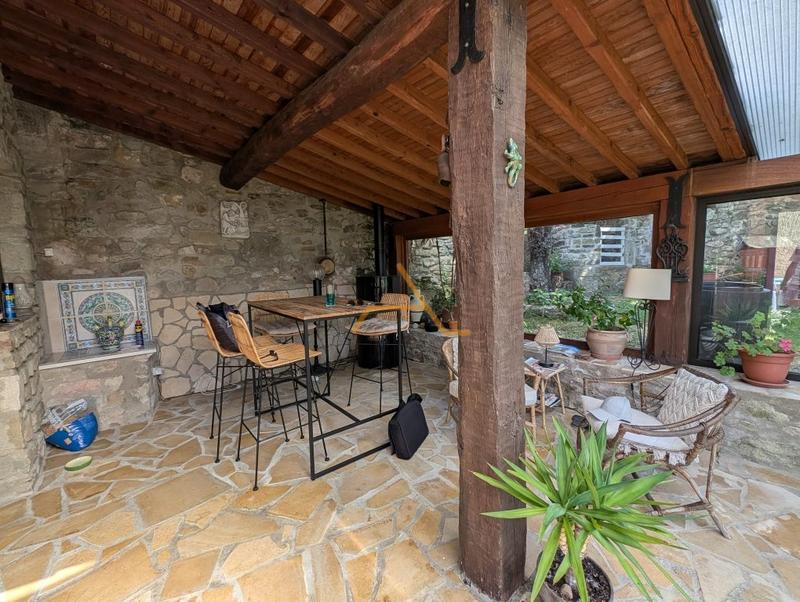 Maison en pierre - 140 m² - 6 pièces