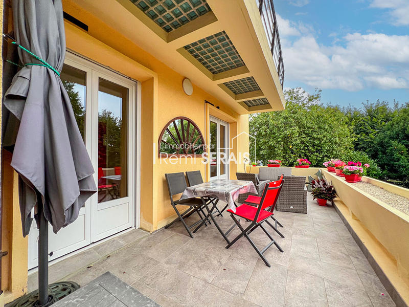 Maison - 248 m² - 9 pièces