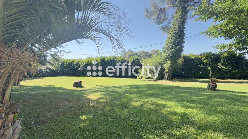 Maison - 461 m² - 10 pièces