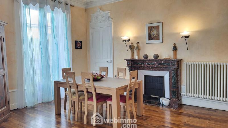 Appartement - 200 m² - 7 pièces