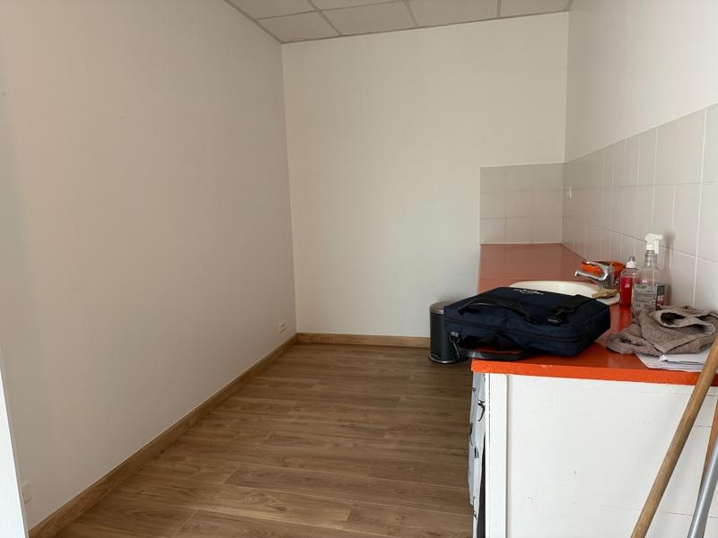 Bureau - 60 m² - 4 pièces