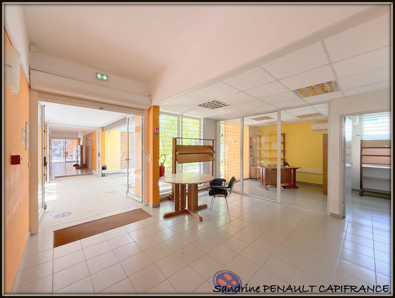 Bureau - 457 m² - 18 pièces