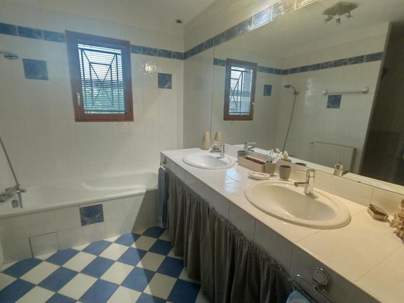 Maison - 200 m² - 7 pièces