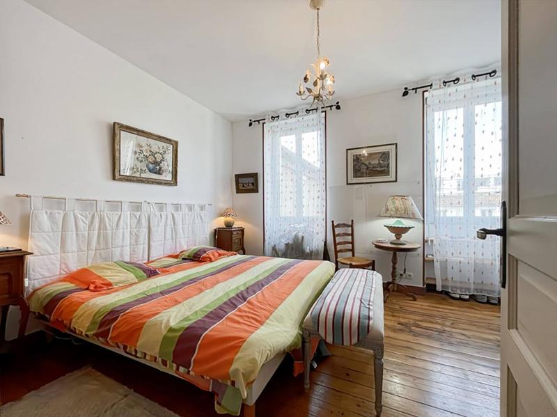 Maison - 376 m² - 12 pièces