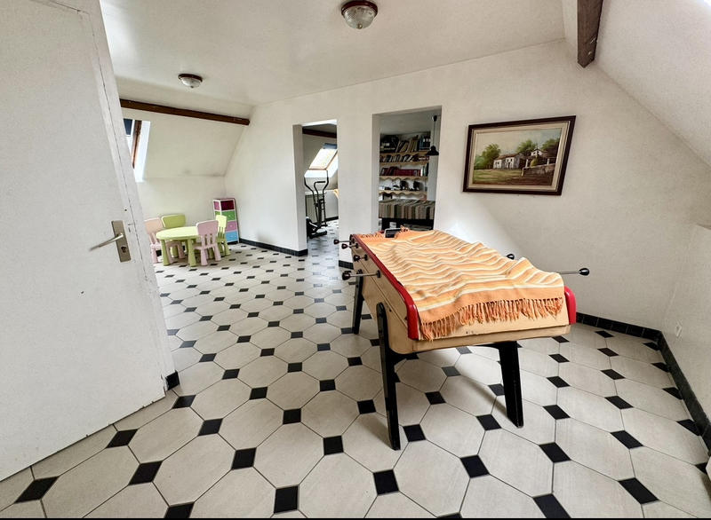 Maison - 244 m² - 8 pièces