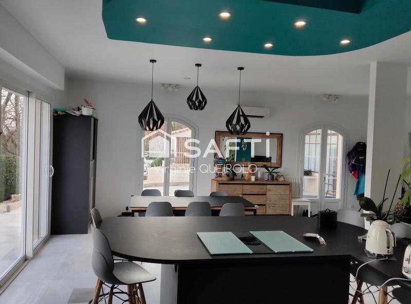 Villa - 252 m² - 9 pièces