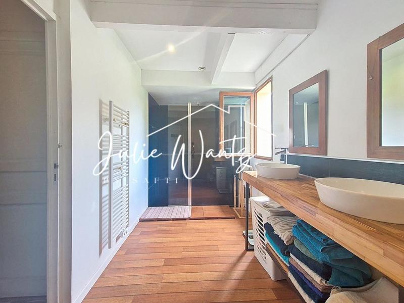 Maison - 186 m² - 6 pièces