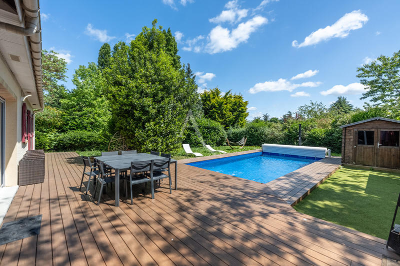 Maison - 203 m² - 7 pièces