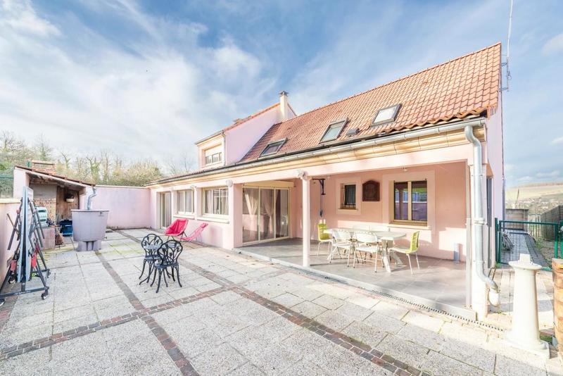 Maison - 226 m² - 7 pièces