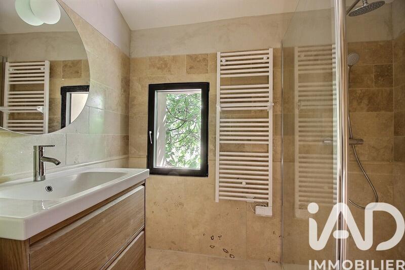 Maison - 220 m² - 8 pièces