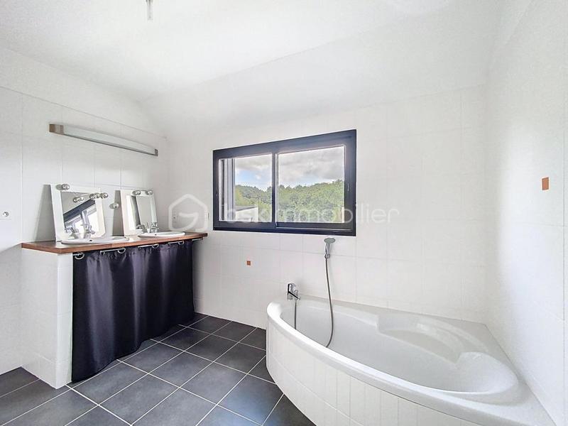 Maison - 136 m² - 6 pièces