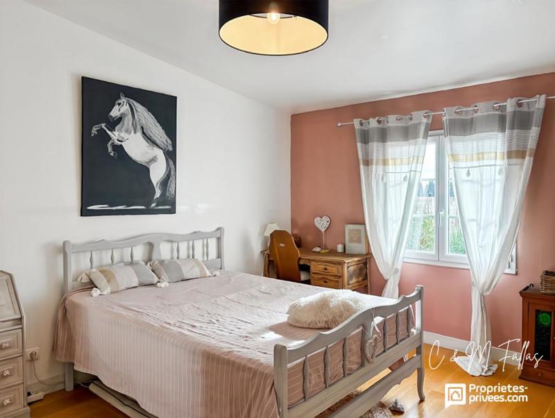 Maison - 205 m² - 9 pièces