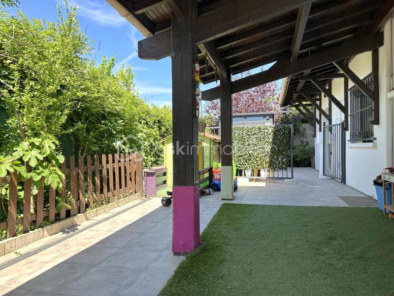 Maison - 215 m² - 9 pièces