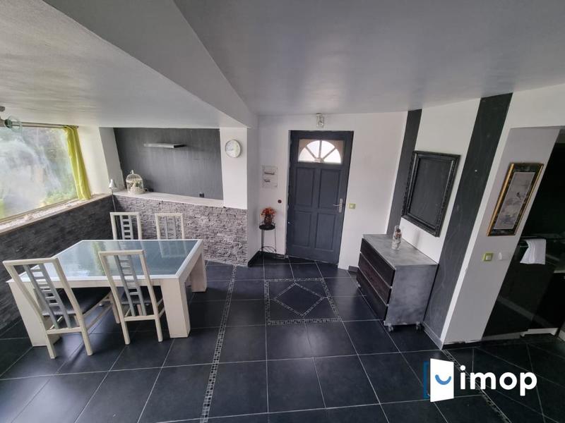 Maison - 230 m² - 7 pièces