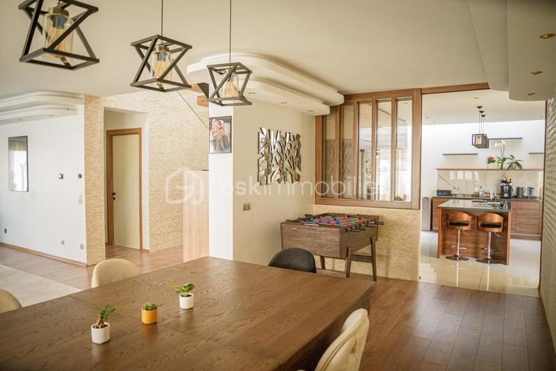 Maison d'architecte - 225 m² - 7 pièces