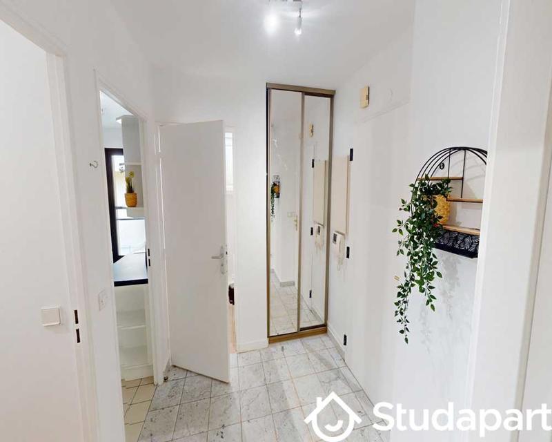 Chambre - 100 m² - 1 pièce