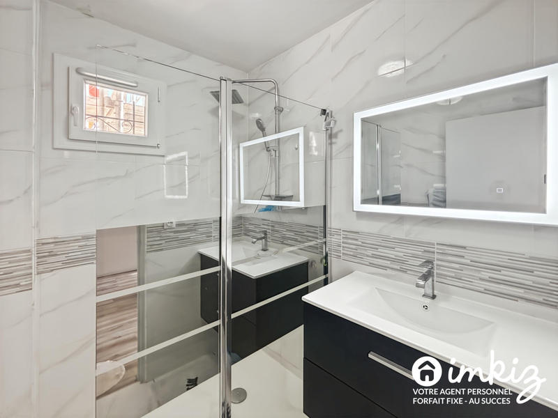 Maison - 213 m² - 9 pièces