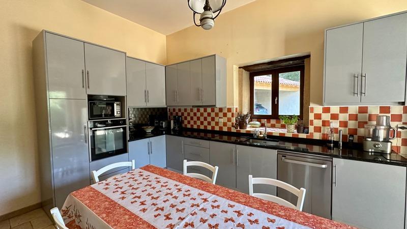 Maison - 222 m² - 5 pièces