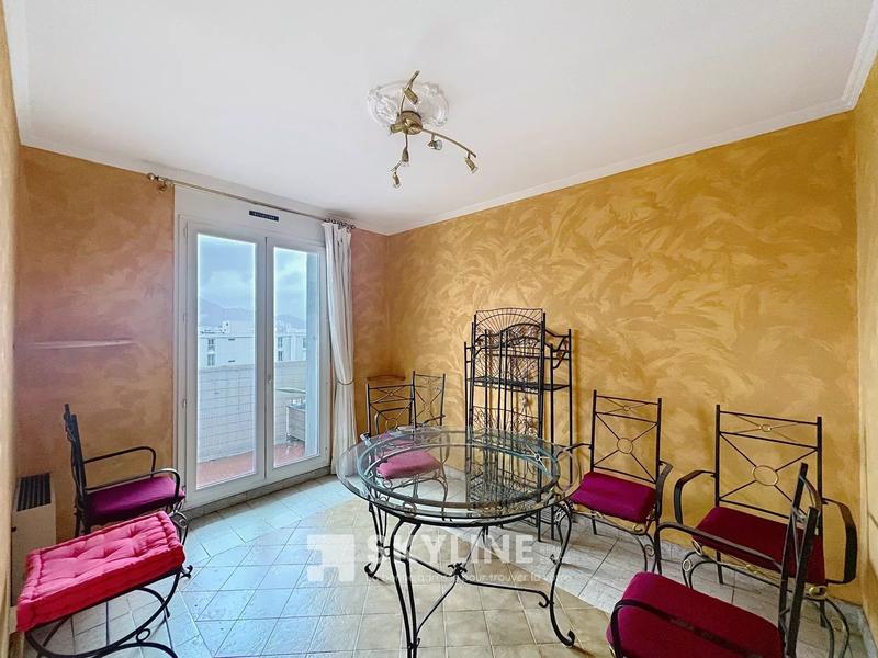 Appartement - 80 m² - 5 pièces