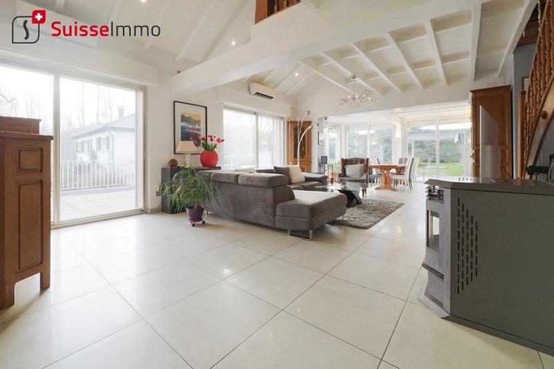 Maison - 231 m² - 7 pièces