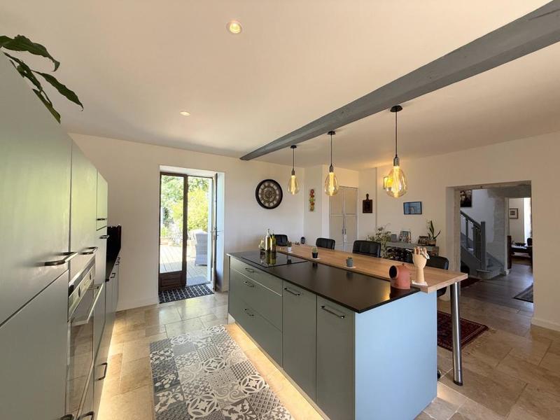 Maison - 161 m² - 6 pièces