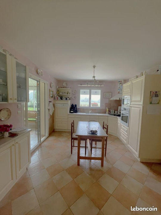 Maison - 221 m² - 8 pièces