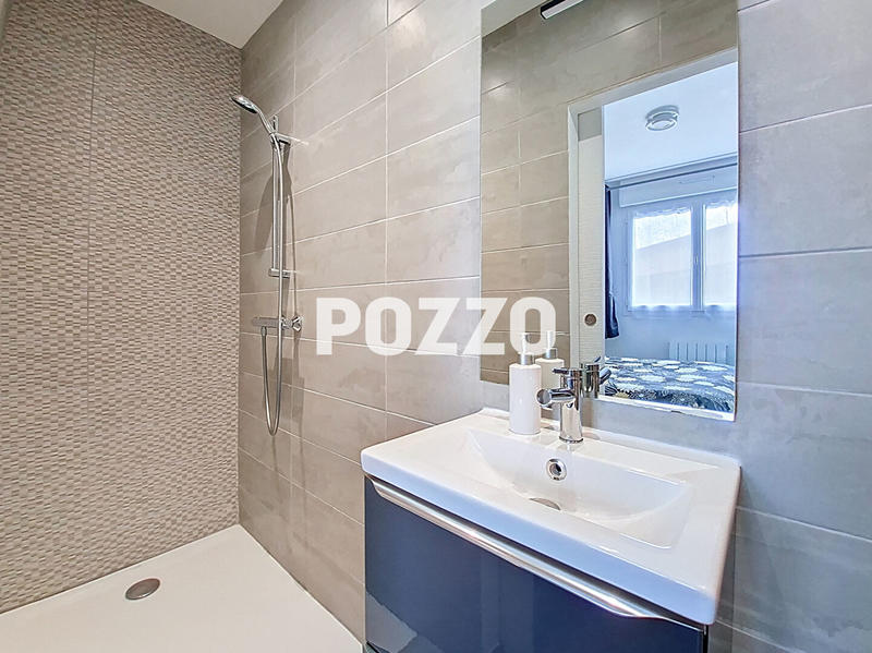 Maison - 216 m² - 7 pièces