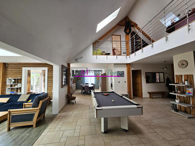 Villa - 246 m² - 15 pièces