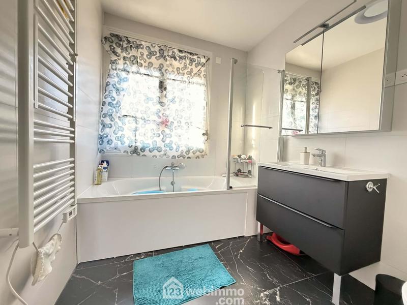 Maison - 96 m² - 5 pièces