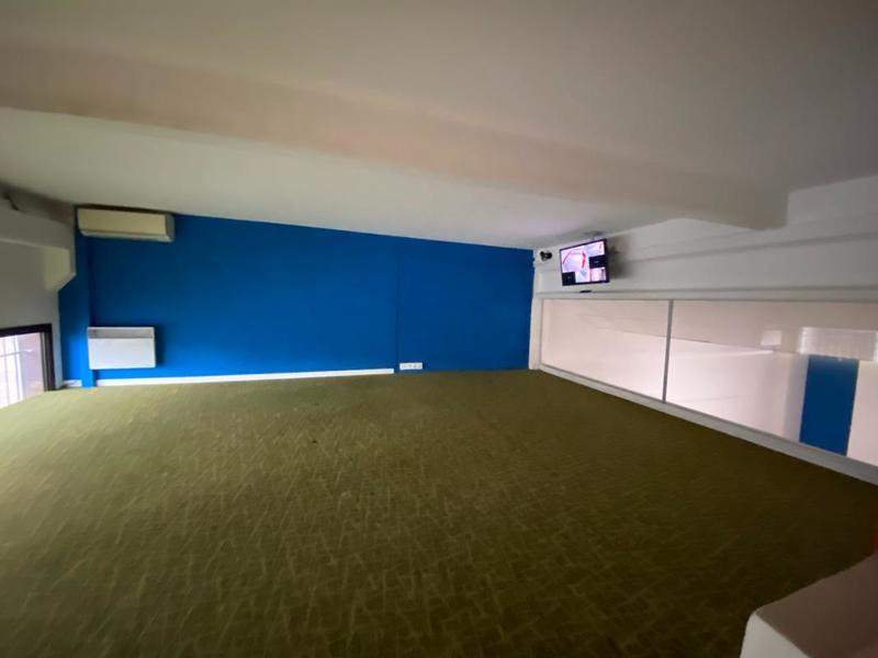 Local commercial - 222 m² - 7 pièces