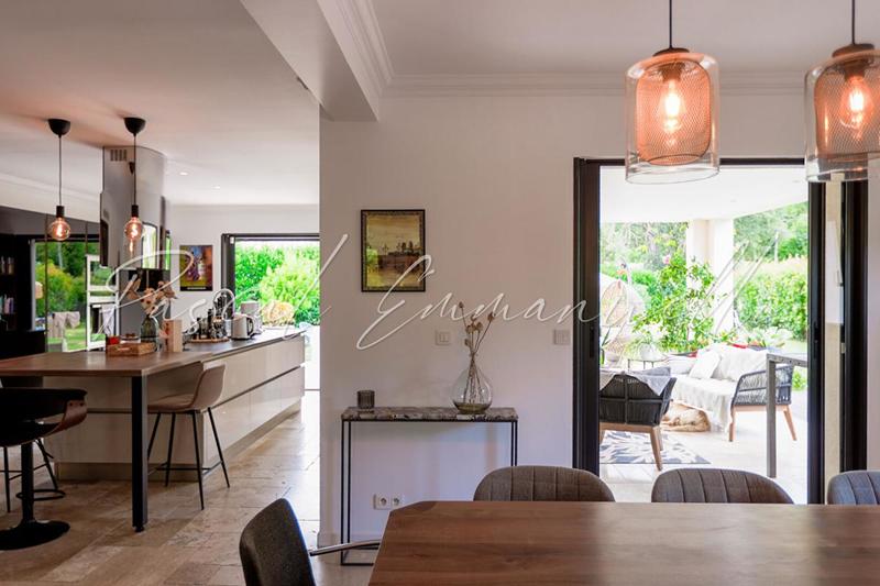 Villa - 265 m² - 6 pièces