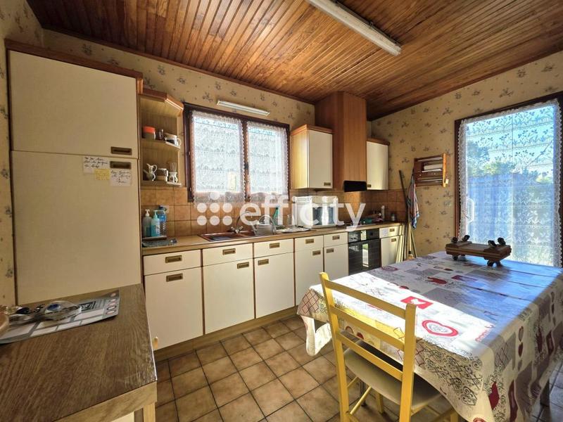 Maison traditionnelle - 149 m² - 6 pièces