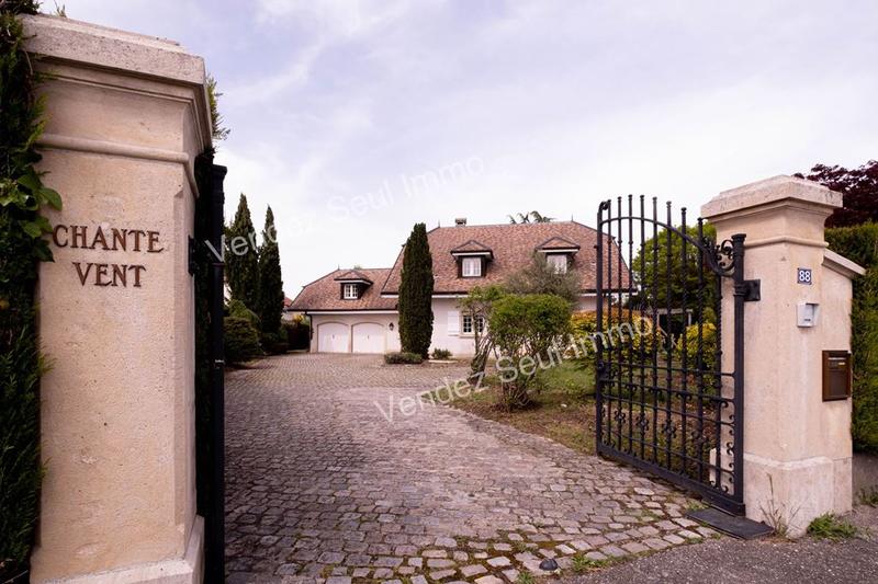 Maison traditionnelle - 223 m² - 7 pièces