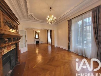 Maison - 240 m² - 9 pièces