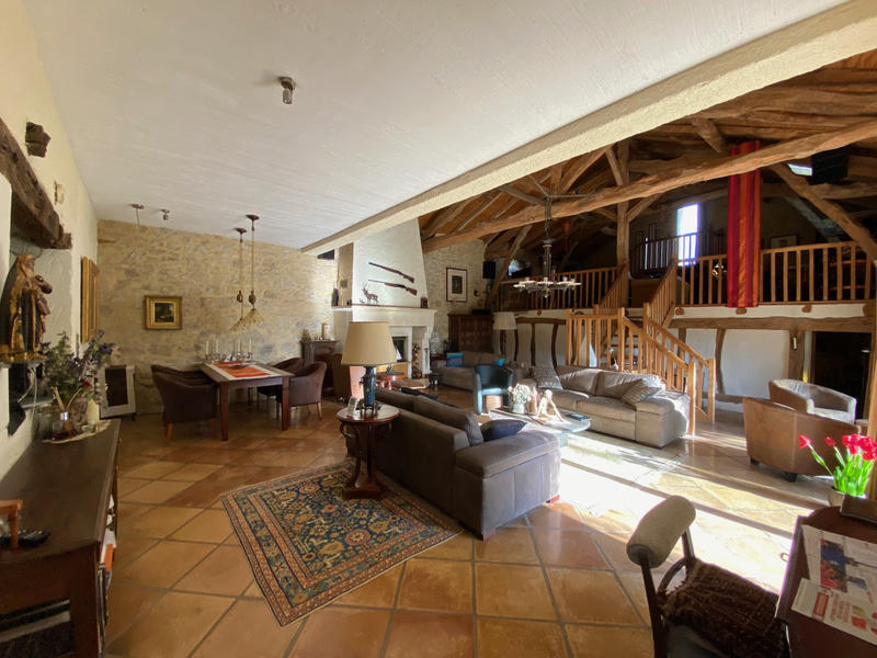 Maison - 232 m² - 7 pièces