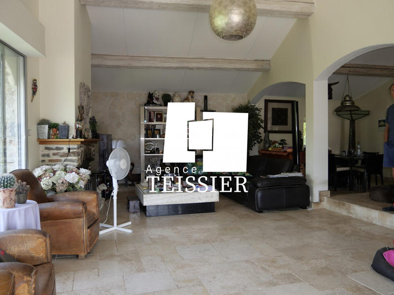 Maison - 181 m² - 6 pièces