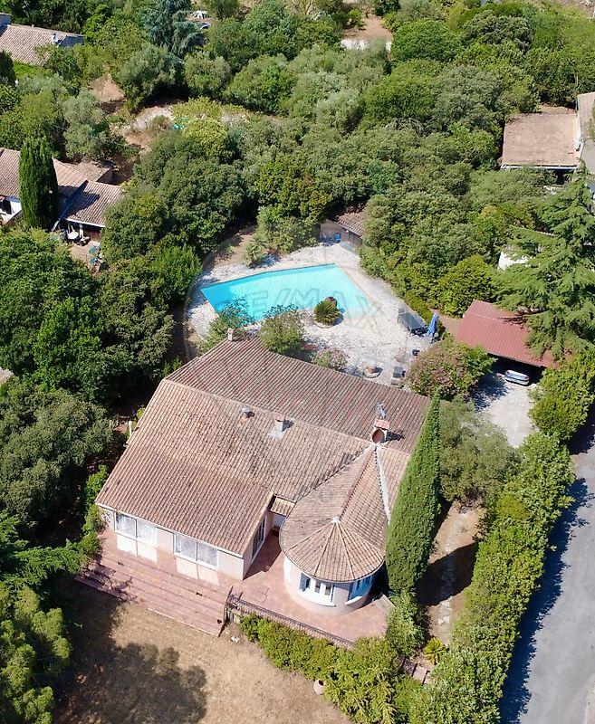 Maison - 220 m² - 8 pièces